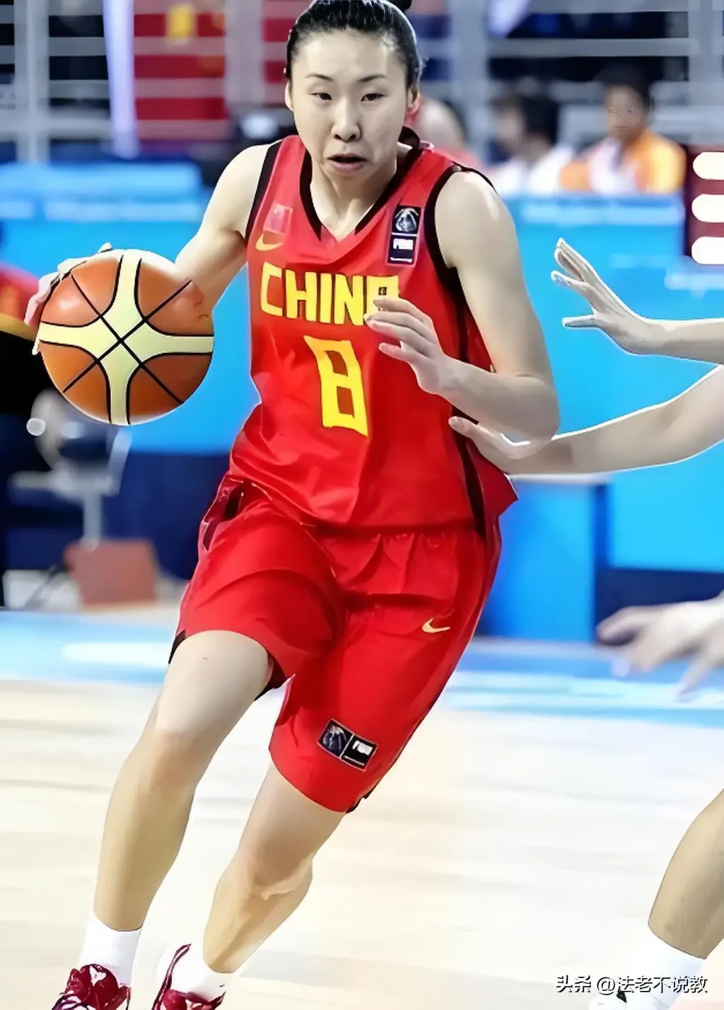 篮球教练如何为不同年龄段的球员制定战术训练方案?_0